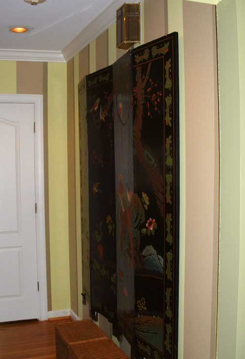 Hanging an oriental folding screen